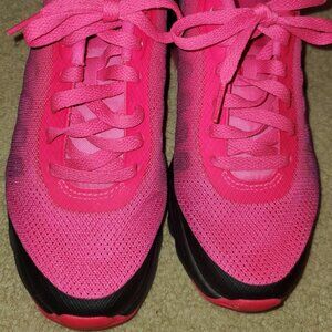 CLOSE TO LIKE NEW, PINK NIKE AIR TENNIS SHOES, SIZE 7 1/2